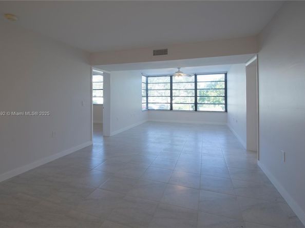 1717 Whitehall Dr 201, Davie FL 33324