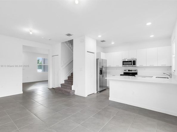 2357 NW 122nd Ter, Miami FL 33167