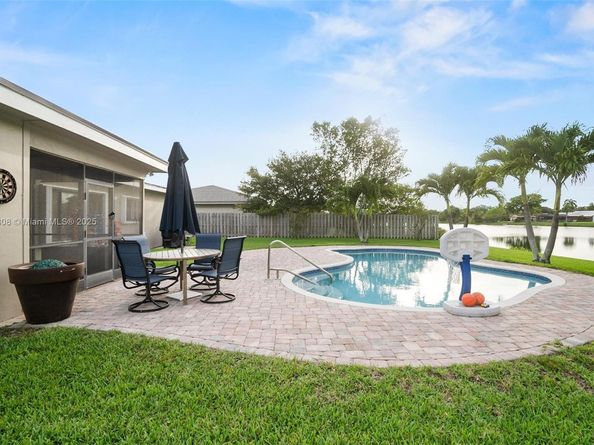 13317 NW 8th Ct, Sunrise FL 33325