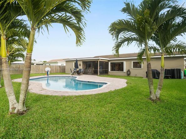 13317 NW 8th Ct, Sunrise FL 33325