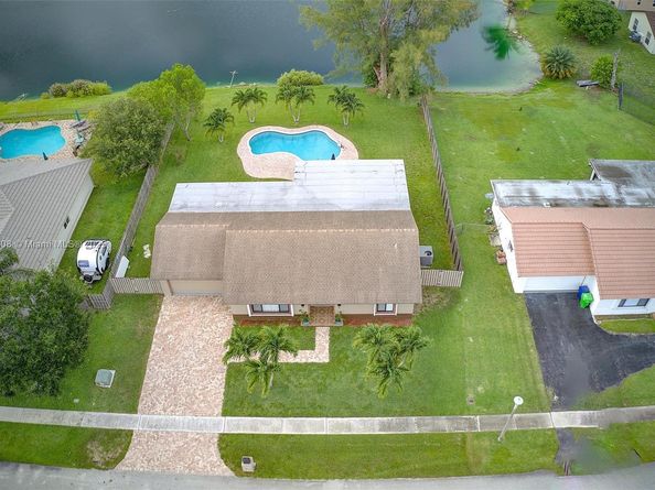 13317 NW 8th Ct, Sunrise FL 33325