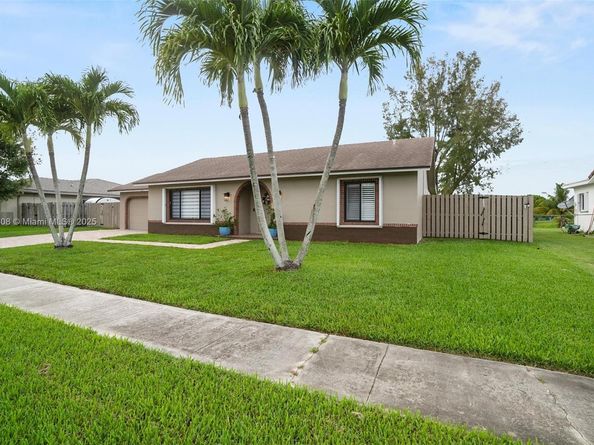 13317 NW 8th Ct, Sunrise FL 33325