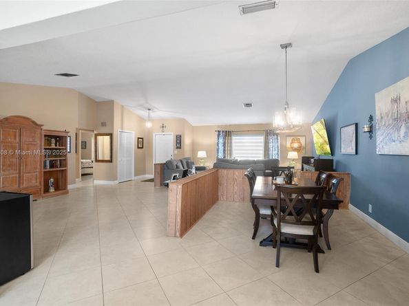 13317 NW 8th Ct, Sunrise FL 33325