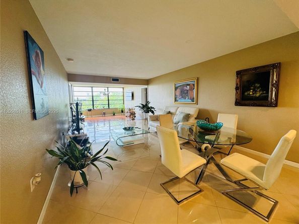 1705 Whitehall Dr 401, Davie FL 33324