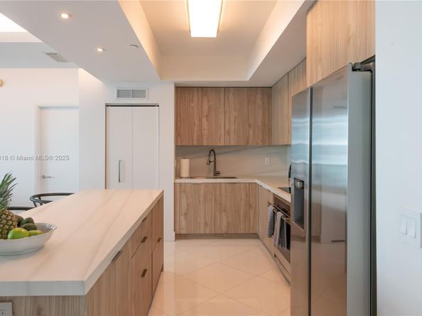 3131 NE 188th St 2605, Aventura FL 33180