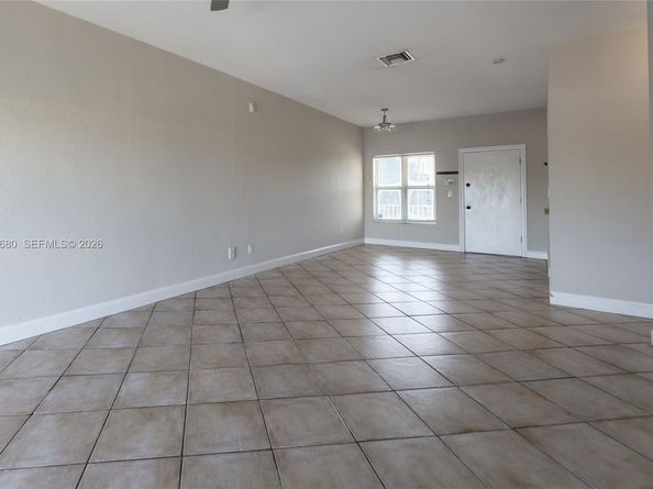 2225 NE 123rd St 215, North Miami FL 33181