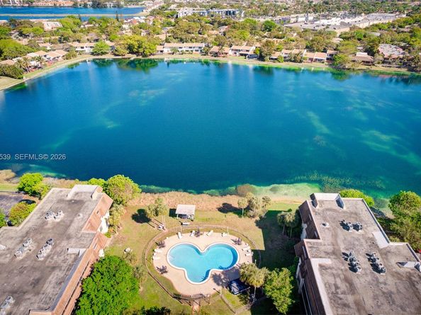 671 NE 195th St 329E, Miami FL 33179