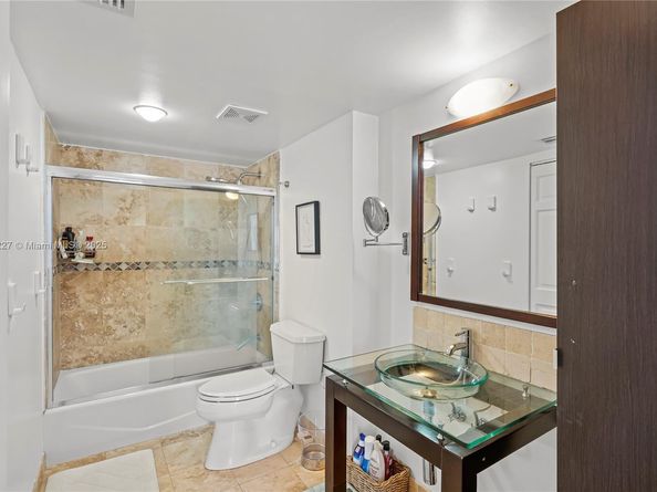 3625 N Country Club Dr 902, Aventura FL 33180