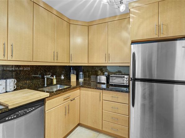3625 N Country Club Dr 902, Aventura FL 33180