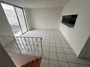 1104 W 44th St 87, Hialeah FL 33012