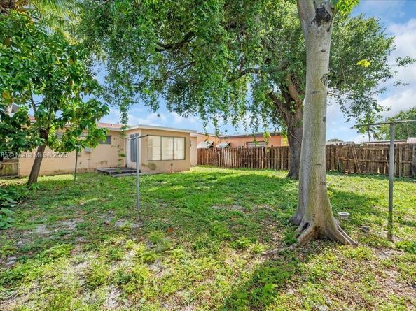 6209 Dawson St, Hollywood FL 33023