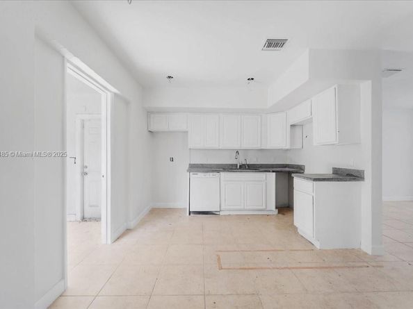 6209 Dawson St, Hollywood FL 33023