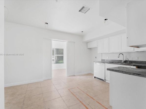 6209 Dawson St, Hollywood FL 33023