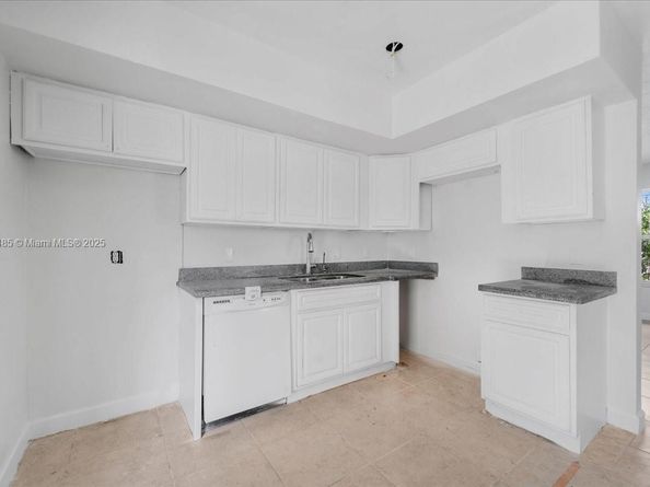 6209 Dawson St, Hollywood FL 33023