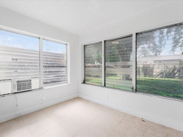 6209 Dawson St, Hollywood FL 33023