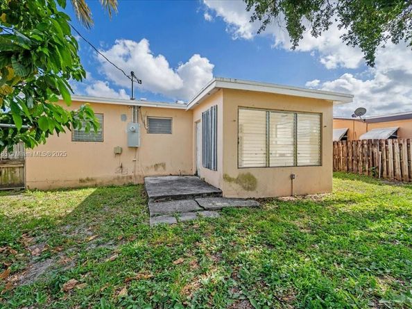 6209 Dawson St, Hollywood FL 33023