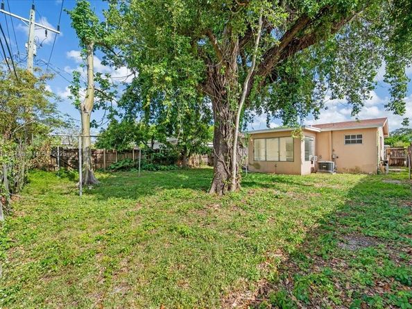 6209 Dawson St, Hollywood FL 33023