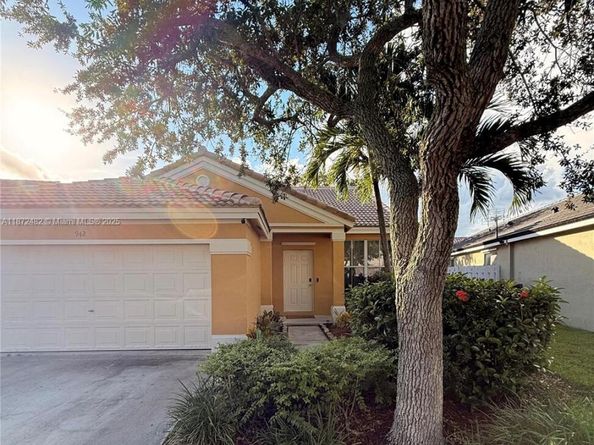 942 Briar Ridge Rd, Weston FL 33327