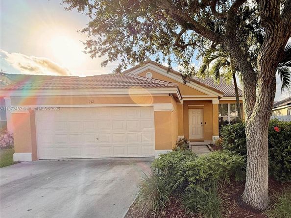 942 Briar Ridge Rd, Weston FL 33327