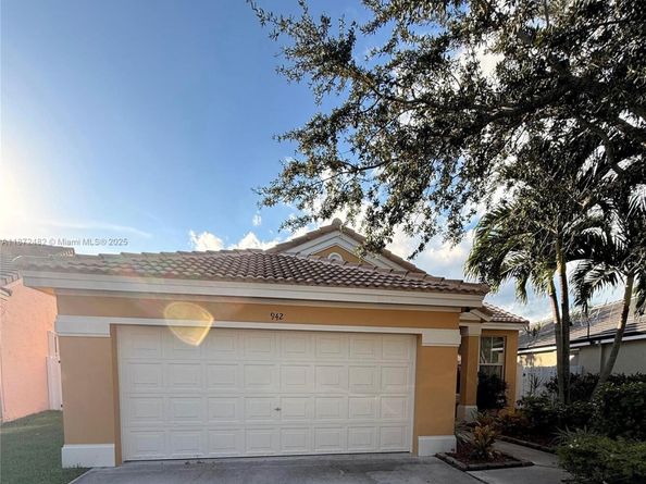 942 Briar Ridge Rd, Weston FL 33327