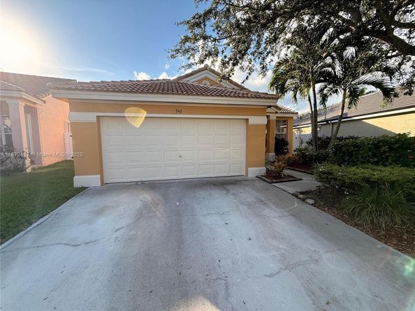 942 Briar Ridge Rd, Weston FL 33327