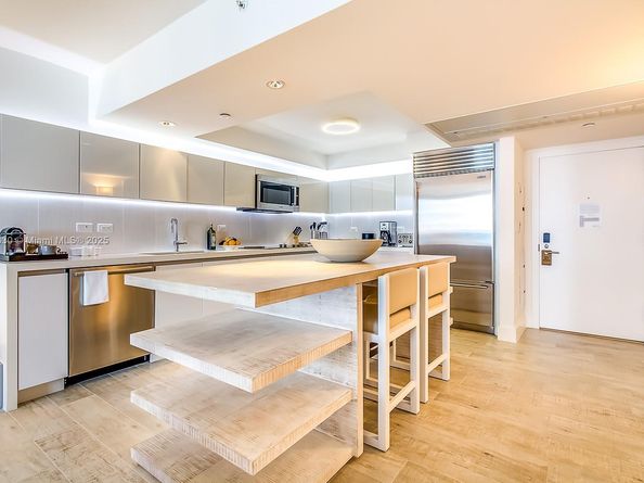102 24th St 1016, Miami Beach FL 33139
