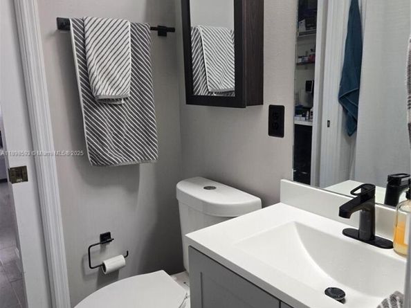 11141 NW 77th Ter, Doral FL 33178