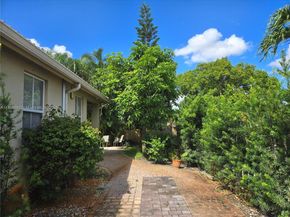 11141 NW 77th Ter, Doral FL 33178