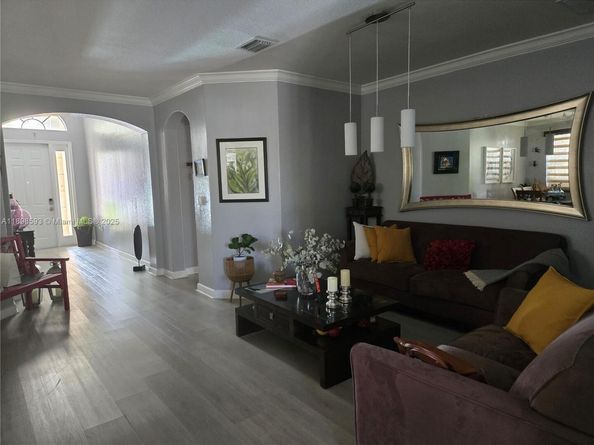 11141 NW 77th Ter, Doral FL 33178