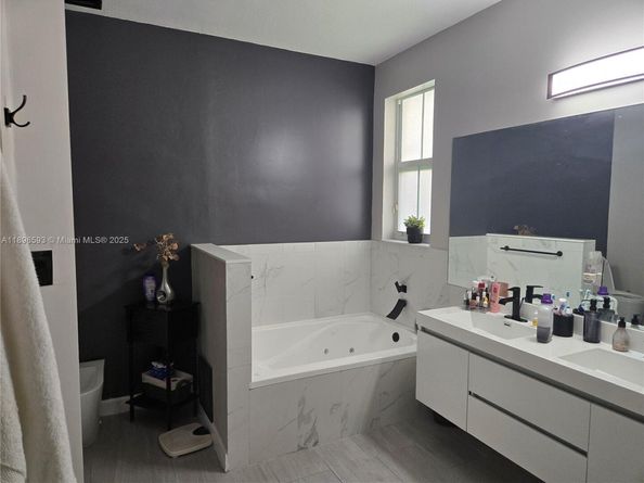 11141 NW 77th Ter, Doral FL 33178