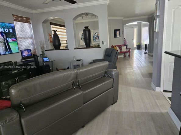 11141 NW 77th Ter, Doral FL 33178