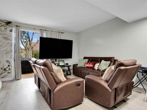 850 Sorrento Dr, Weston FL 33326