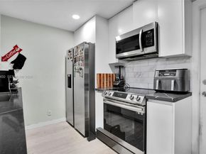 850 Sorrento Dr, Weston FL 33326