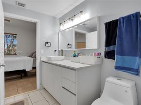 850 Sorrento Dr, Weston FL 33326