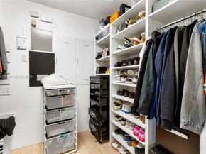 6420 Pinetree Drive Cir, Miami Beach FL 33141