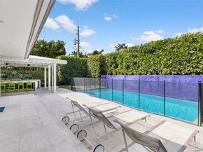 6420 Pinetree Drive Cir, Miami Beach FL 33141