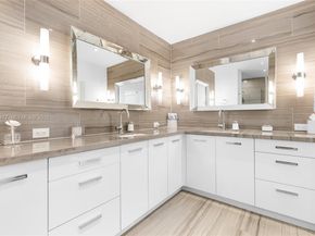 6420 Pinetree Drive Cir, Miami Beach FL 33141