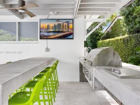 6420 Pinetree Drive Cir, Miami Beach FL 33141