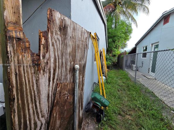 3433 SW 12th Pl, Fort Lauderdale FL 33312
