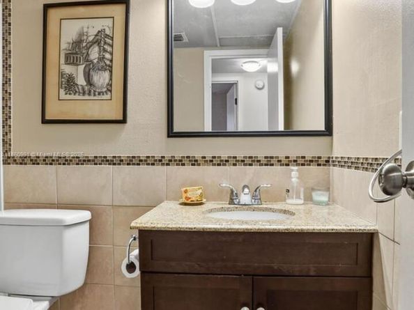 2871 Somerset Dr 212, Lauderdale Lakes FL 33311