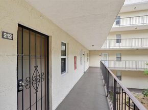 2871 Somerset Dr 212, Lauderdale Lakes FL 33311