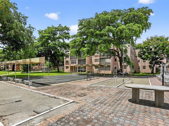2871 Somerset Dr 212, Lauderdale Lakes FL 33311