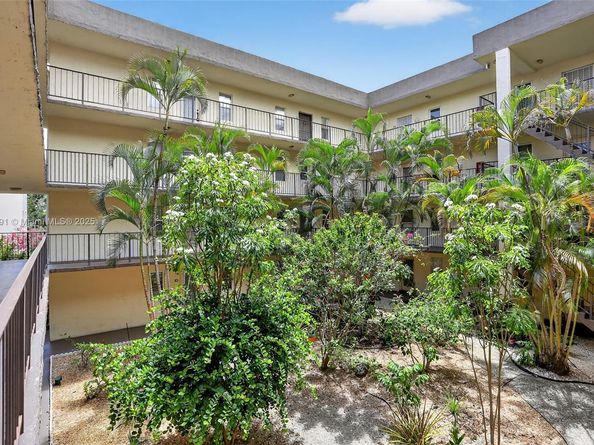 2871 Somerset Dr 212, Lauderdale Lakes FL 33311