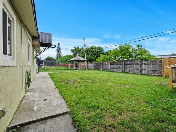 5641 SW 37th Ct, Davie FL 33314