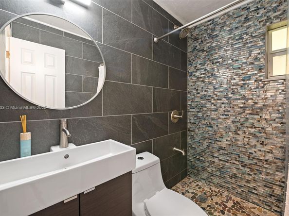 5641 SW 37th Ct, Davie FL 33314