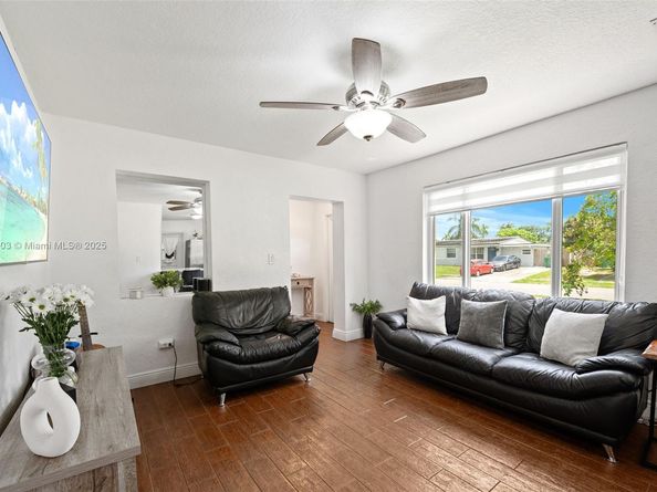 5641 SW 37th Ct, Davie FL 33314