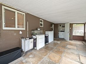 5641 SW 37th Ct, Davie FL 33314