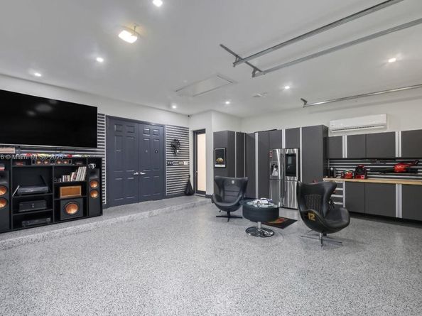 11390 SW 30th St, Miami FL 33165