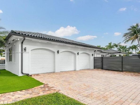 11390 SW 30th St, Miami FL 33165