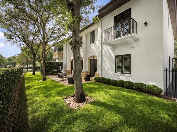 475 Amalfi Ave, Coral Gables FL 33146